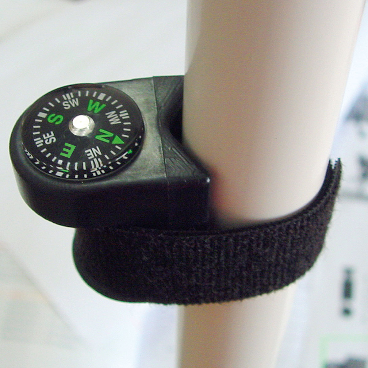 Kompass 2016 in Halterung mit Klettverschluss für GPS- und Prismenstäbe bis 40 mm Ø