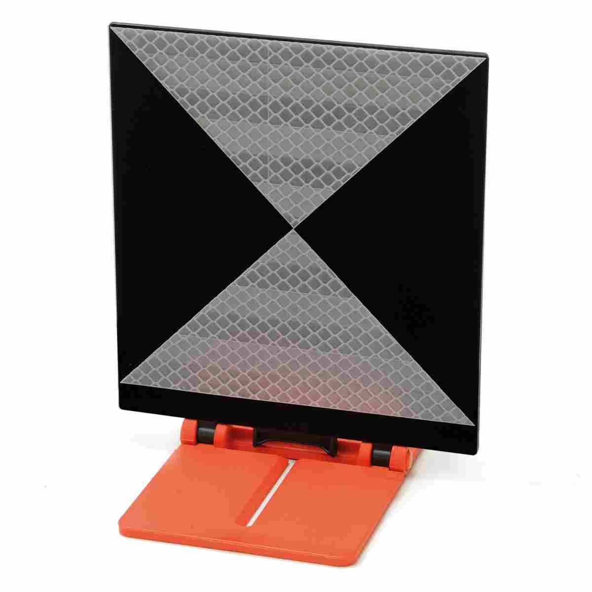 Zusammenklappbare Lasermarke RSLT10 mit schwarz-reflektierender Zieltafel auf oranger Fußplatte.
