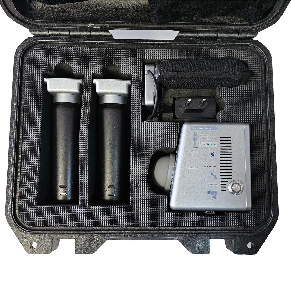 Der FJD Trion P1 LiDAR-Scanner und sein Zubehör sicher im robusten Transportkoffer verstaut.