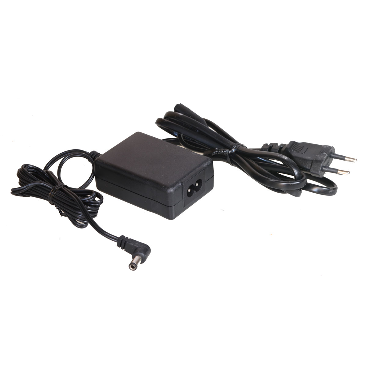 Schwarzes Steckernetzteil mit Euro-Netzkabel und gewinkeltem Hohlstecker für proNIVO PN-L Laser.