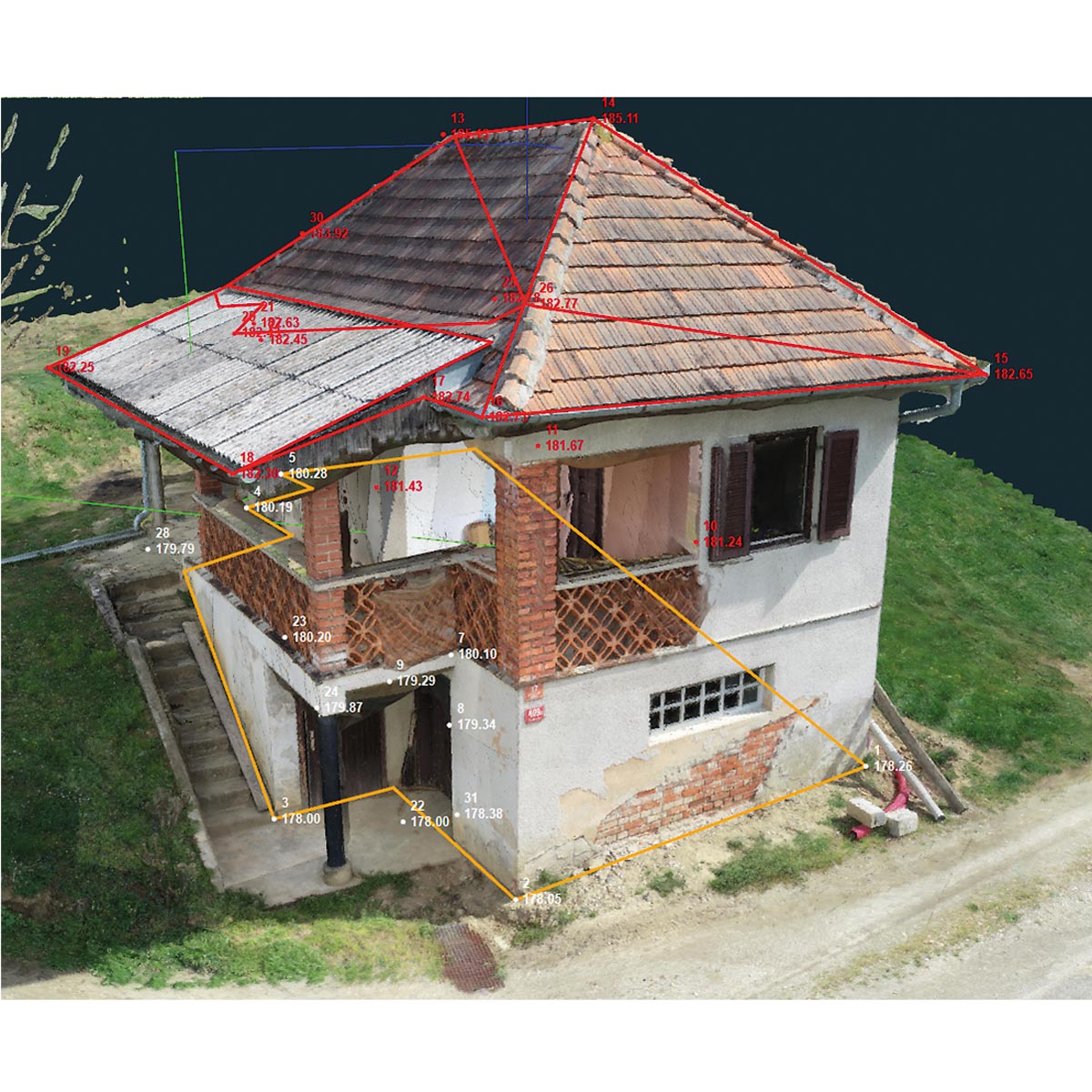 Texturiertes 3D-Modell eines Hauses aus Drohnenfotos mit Messpunkten und Höhenangaben.