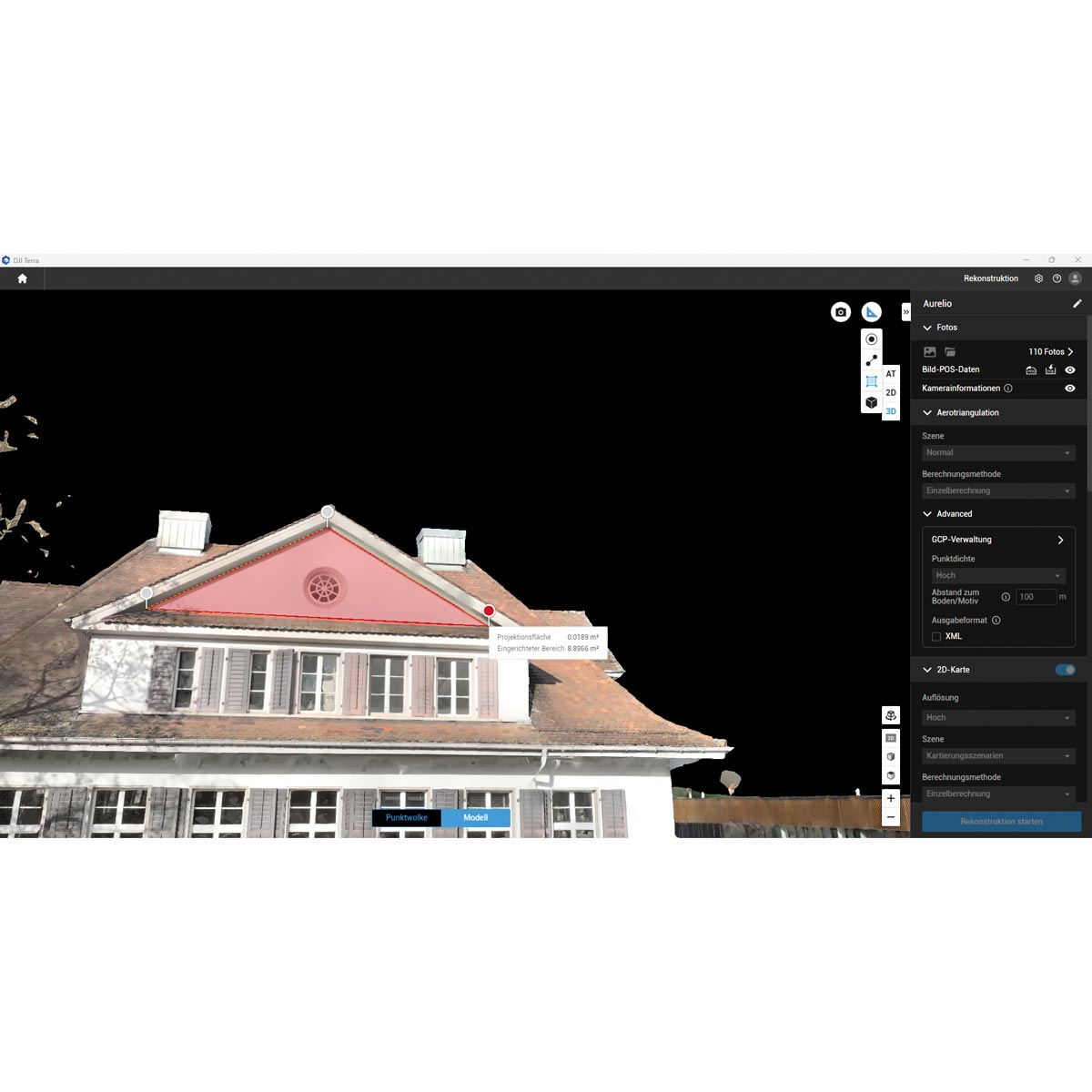 DJI Terra mit 3D-Modell eines Hauses und Flächenmessung an einem Dachgiebel.
