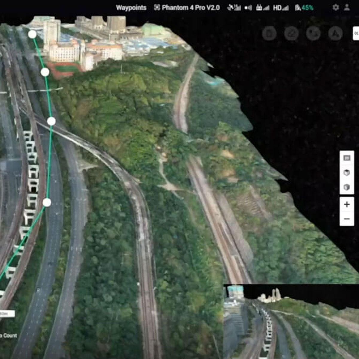 DJI Terra mit 3D-Modell einer Bahn- und Straßentrasse und Wegpunktroute.