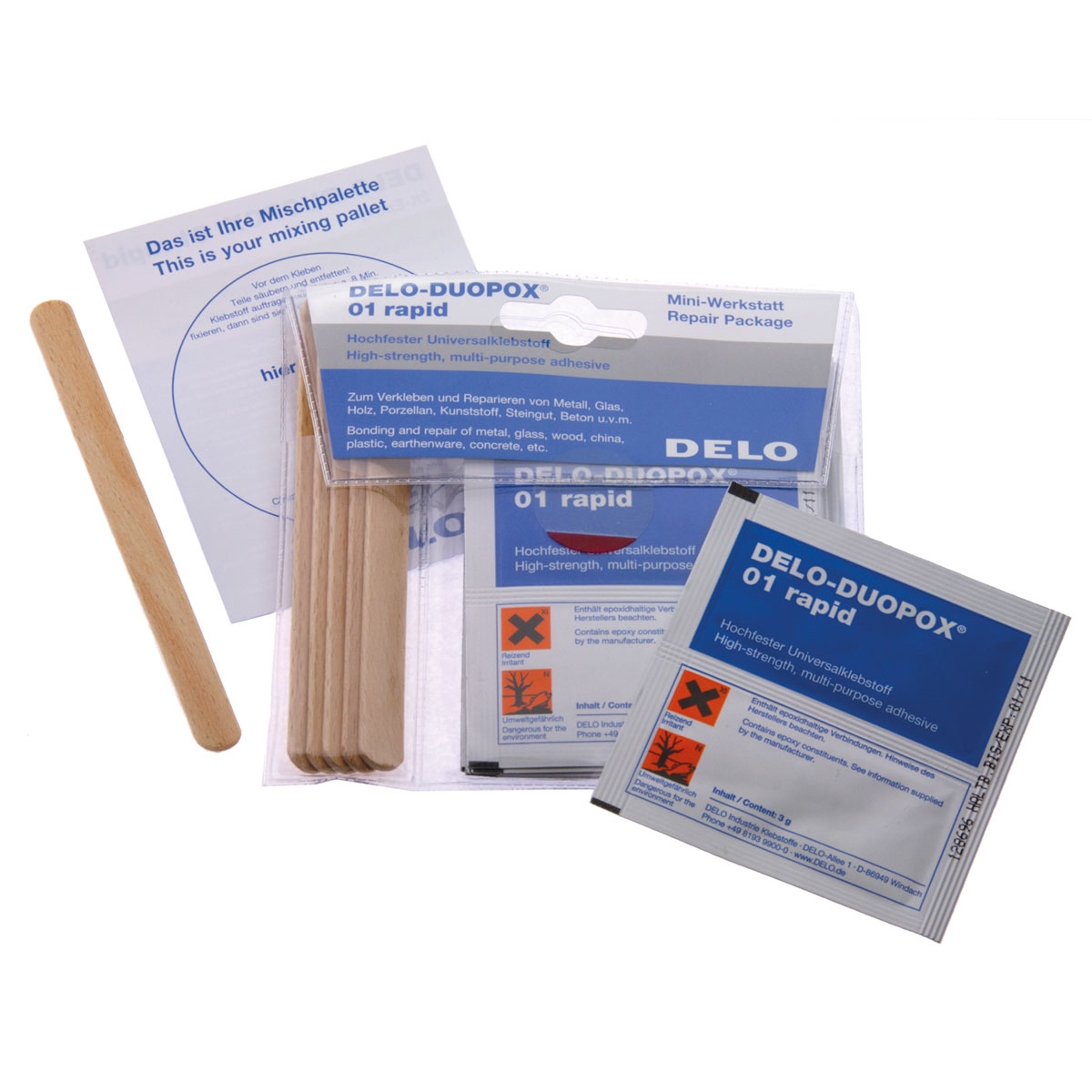 Spezialkleber DELO-DUOPOX 01 rapid für Rissmonitore im Portionsbeutel mit Holzspachteln und Mischpalette.