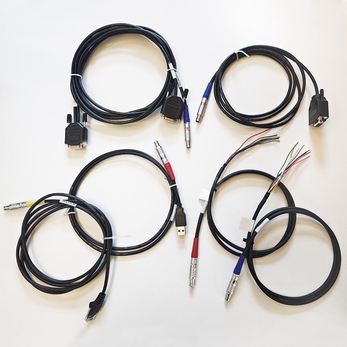 Kabelset für Septentrio AsteRx SB3 mit Seriell-, USB-, Ethernet- und offenen Kabeln.