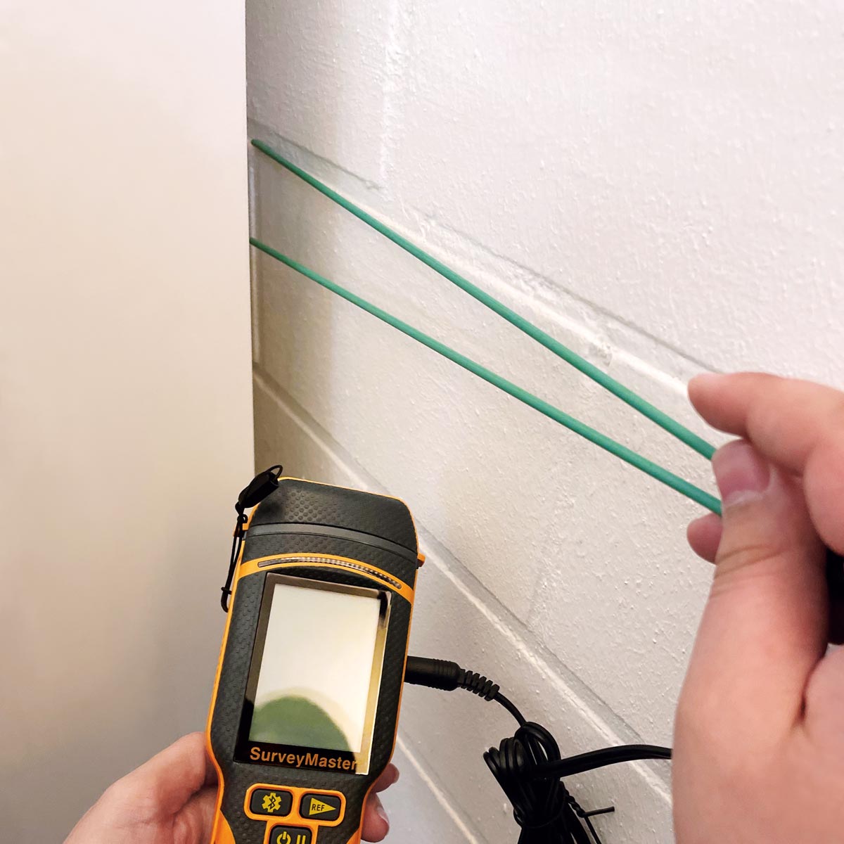 Tiefenwandsonde 36 cm BLD5019 von Protimeter im Einsatz zur Feuchtemessung