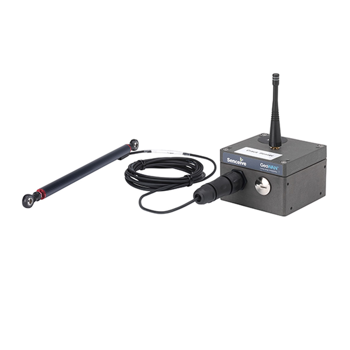 Der FlatMesh Riss Sensor Node: Ein graues Gehäuse mit Antenne, verbunden mit einem schwarzen linearen Dehnungssensor und Kabel.