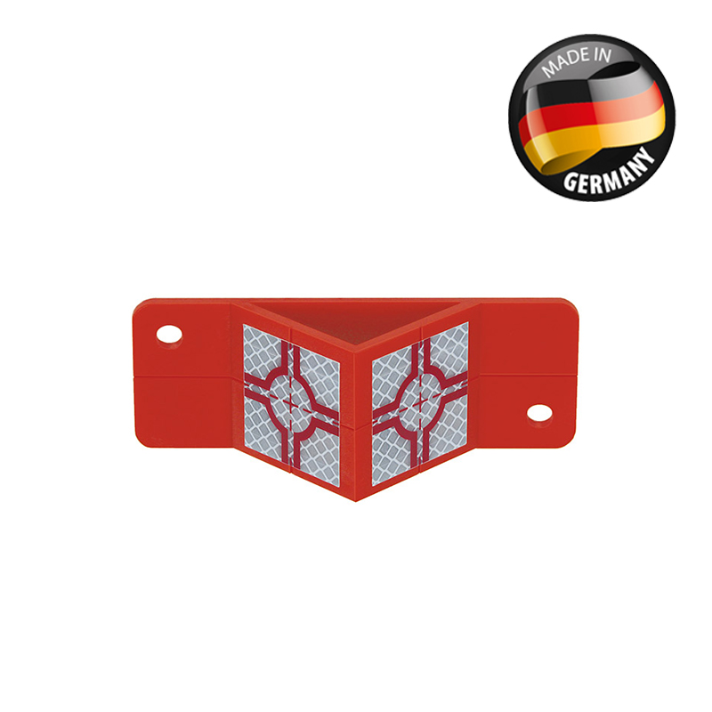 Rote Trägerplatte mit 90-Grad-Winkel und fünf reflektierenden Zielmarken, oben mit „Made in Germany“ Kennzeichnung.