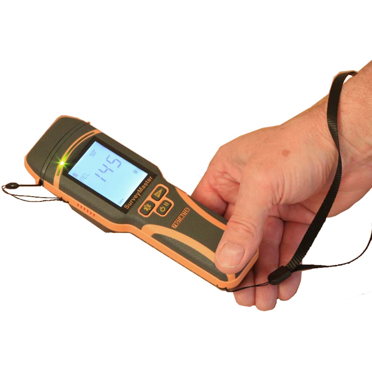 Hand hält Protimeter Surveymaster bei einer Messung, zeigt gut ablesbares Display und LED-Feuchtigkeitsanzeige.