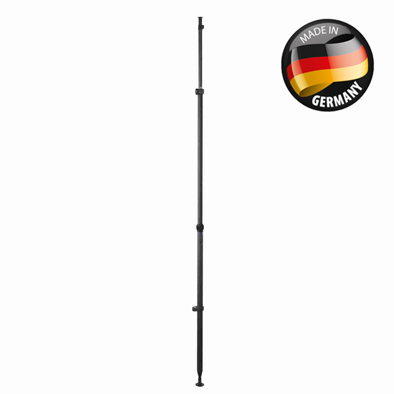 Schwarzer Nestle GNSS-Carbonstab mit mehreren Klemmen und Spitze, daneben Siegel Made in Germany.