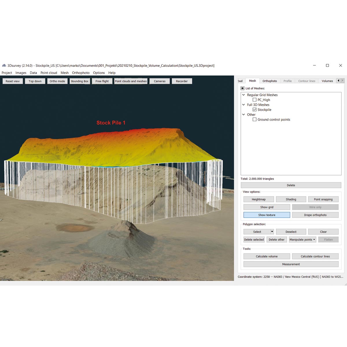 Screenshot 3Dsurvey mit Volumenberechnung einer Halde im farbigen 3D-Modell.